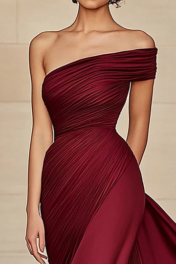 Robe de bal en satin froncé à une épaule fourreau bordeaux